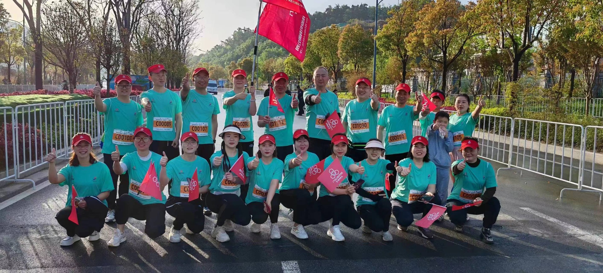 奔跑吧，只為遇見(jiàn)更好的自己 ——精密科技股份組織參加東風(fēng)商用車(chē)·2024十堰馬拉松賽事